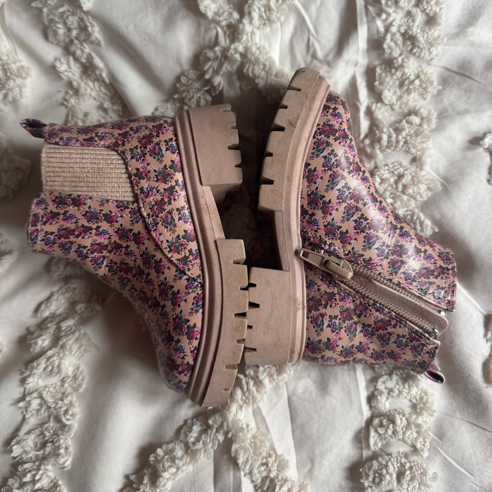 Blowfish SZ 6 Floral Toddler Chelsea Boots